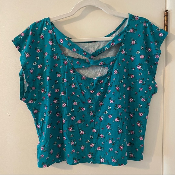Forever 21 Teal Floral Boxy Crop Tee with Criss Cross Back Detail - Picture 2 of 5